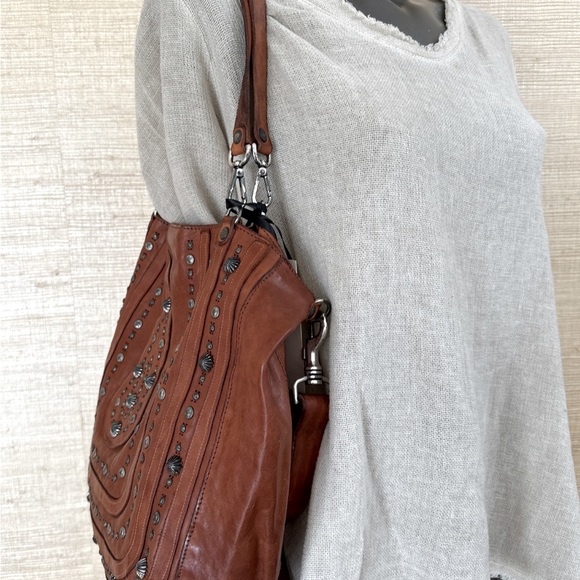 Campomaggi “Catullo Laser Drop Bag” in studded cognac leather. New with tags! - Picture 8 of 11